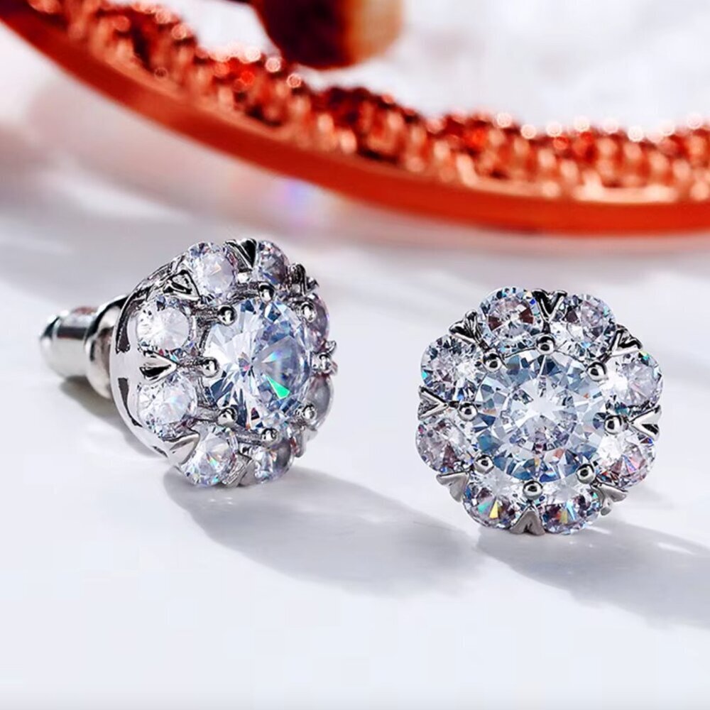 NEW 18k White Gold Round Diamond Earrings